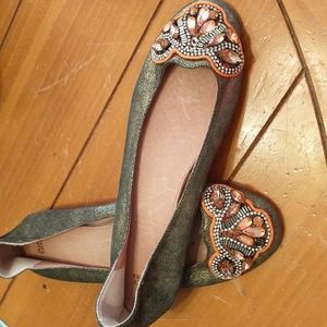 Anthropologie Jasper & Jeera Rani Coral Rhinestone Round Toe Flats Size 8.